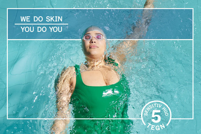 Kvinne svømmer ryggsvømming i et basseng med teksten 'we do skin, you do you'