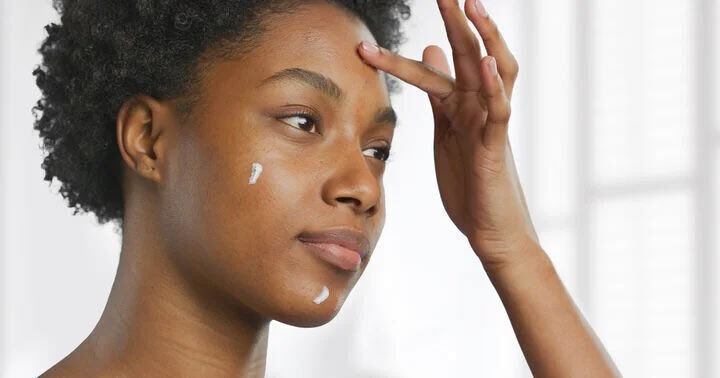 Fuktighetskremer til ansiktet er utviklet spesielt for de spesielle behovene til ansiktshuden, og for å være fuktighetsgivende